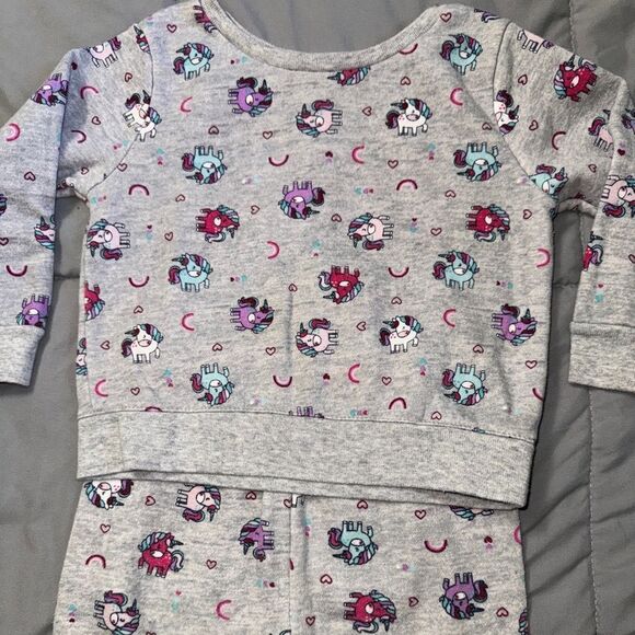 👕 18m unicorn garanimals sweatsuit- a little worn but lots of life left - Picture 1 of 3